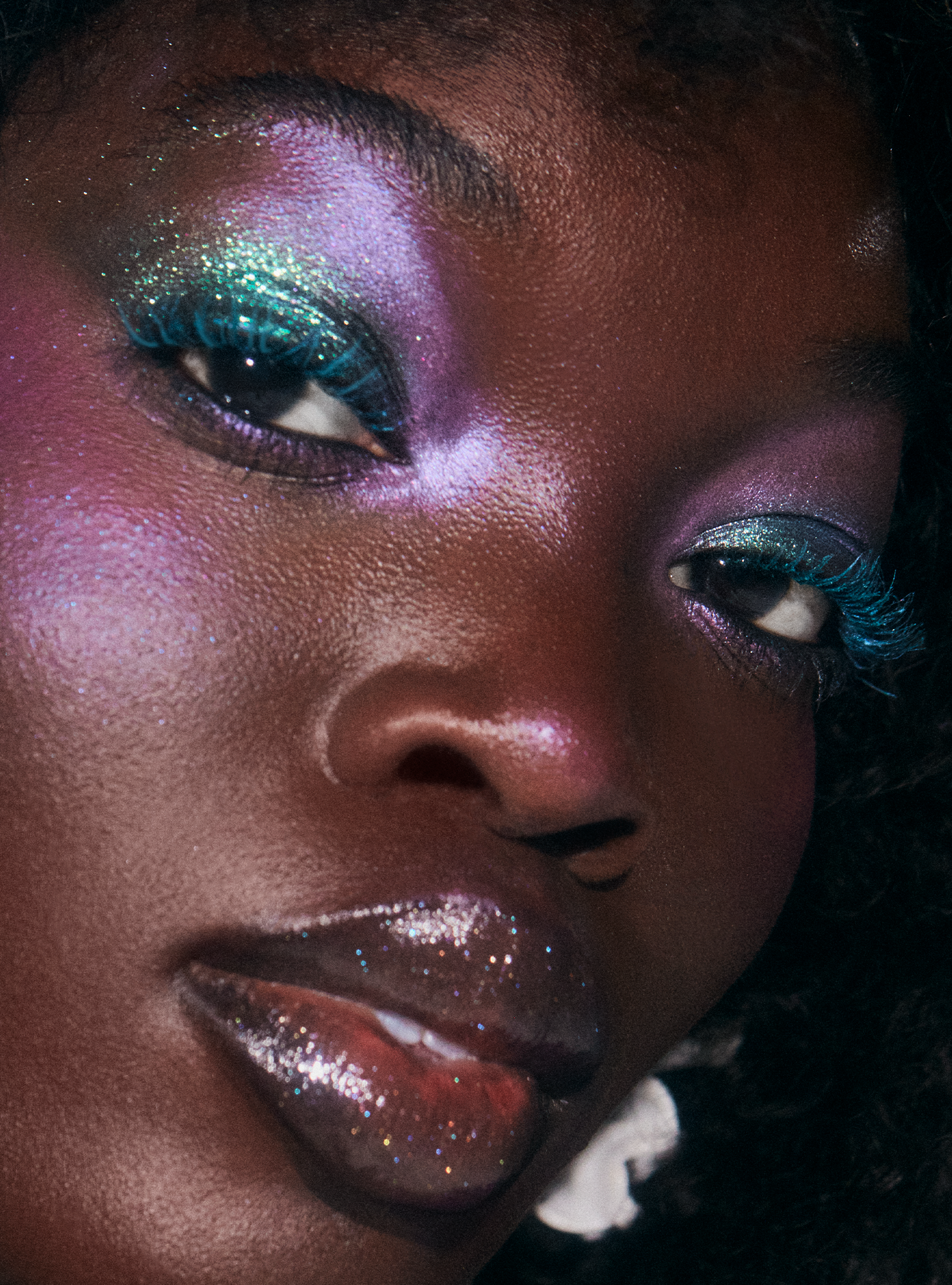 aqua-with-lime-green-reflects