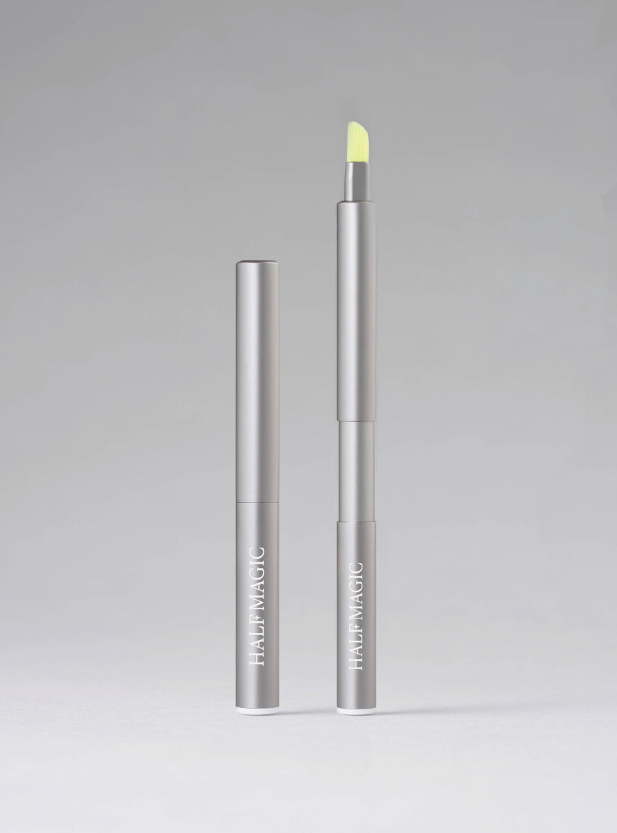 PRECISION EYELINER BRUSH Half Magic