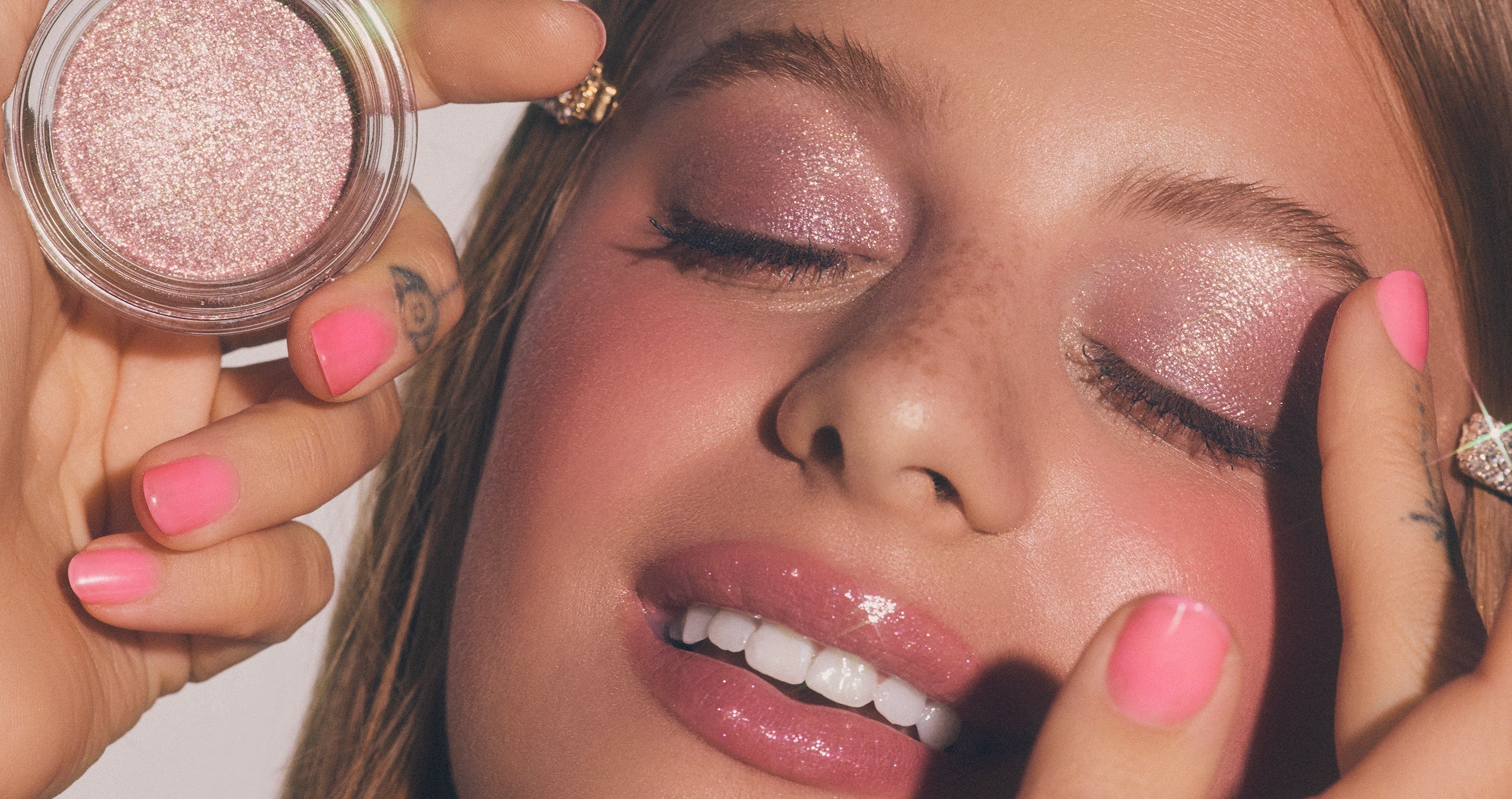 HOW TO MAKE GLITTER STAY ALL DAY AND NIGHT (HINT: YOU DON'T NEED A PRIMER)