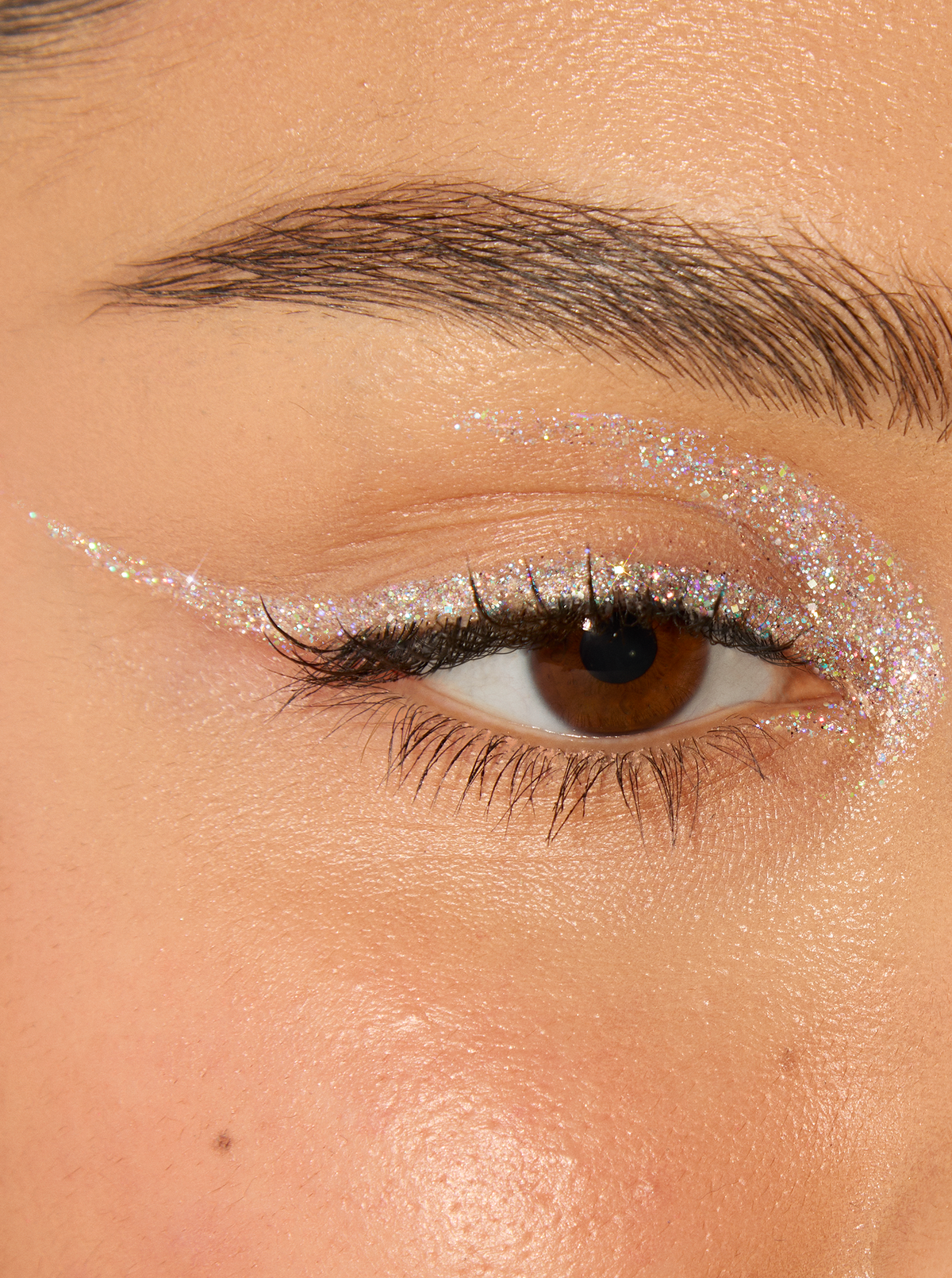 GLITTERPILL— Glitter Eye Makeup – Half Magic